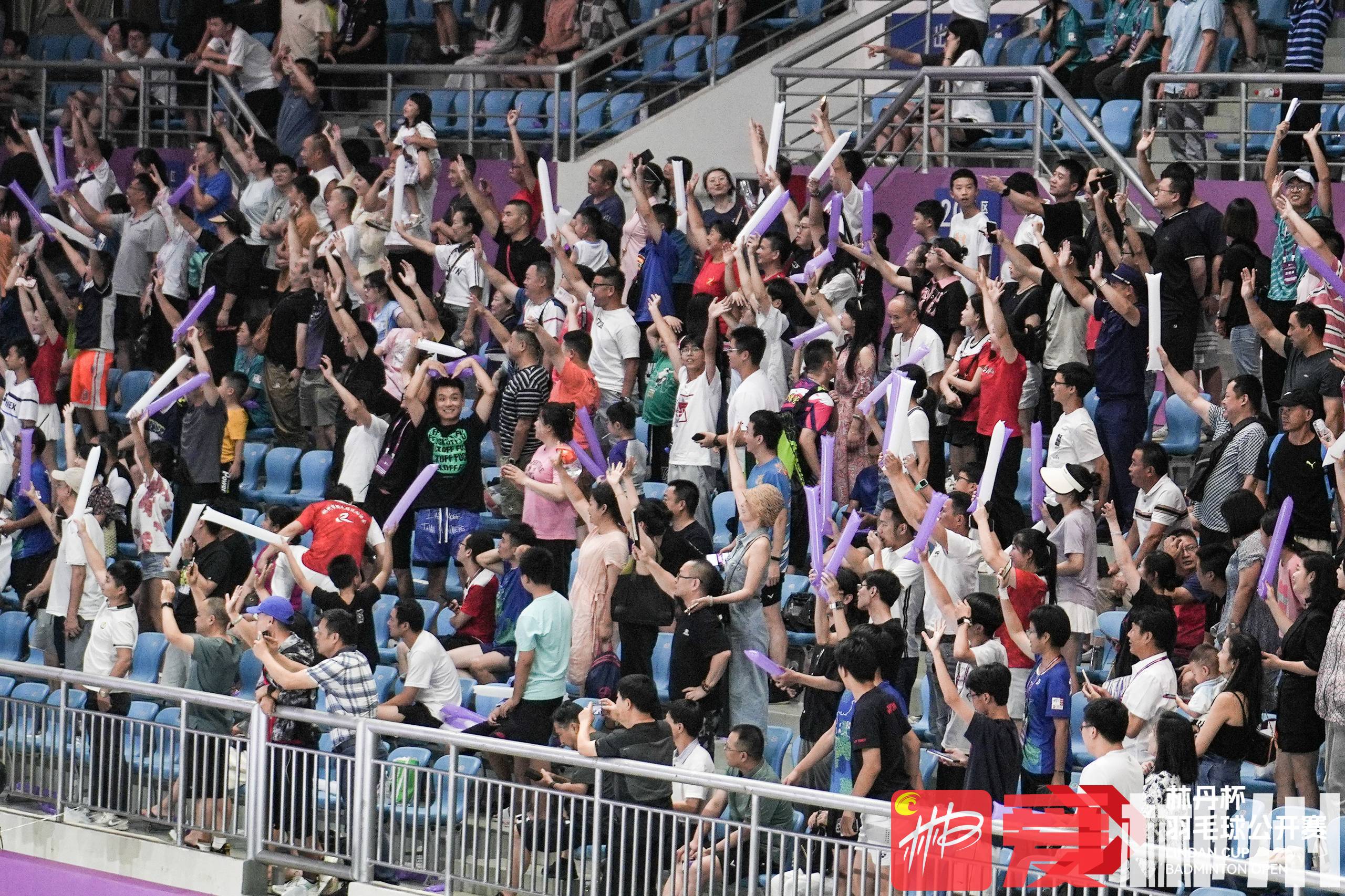 包含马来西亚游泳选手再次夺冠，赢得掌声的词条