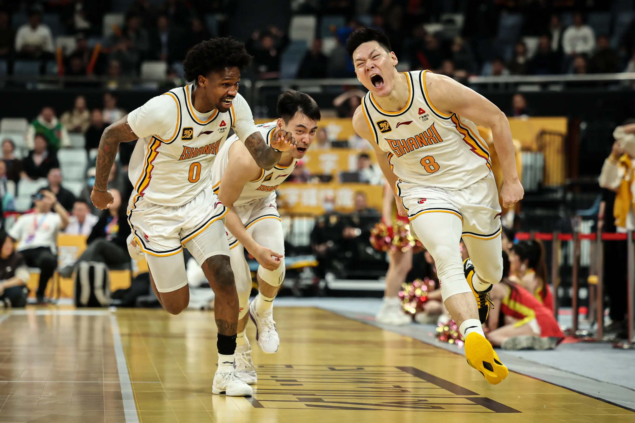 战胜恐惧：两支强队将在赛场上展现出色表现，谁将称霸