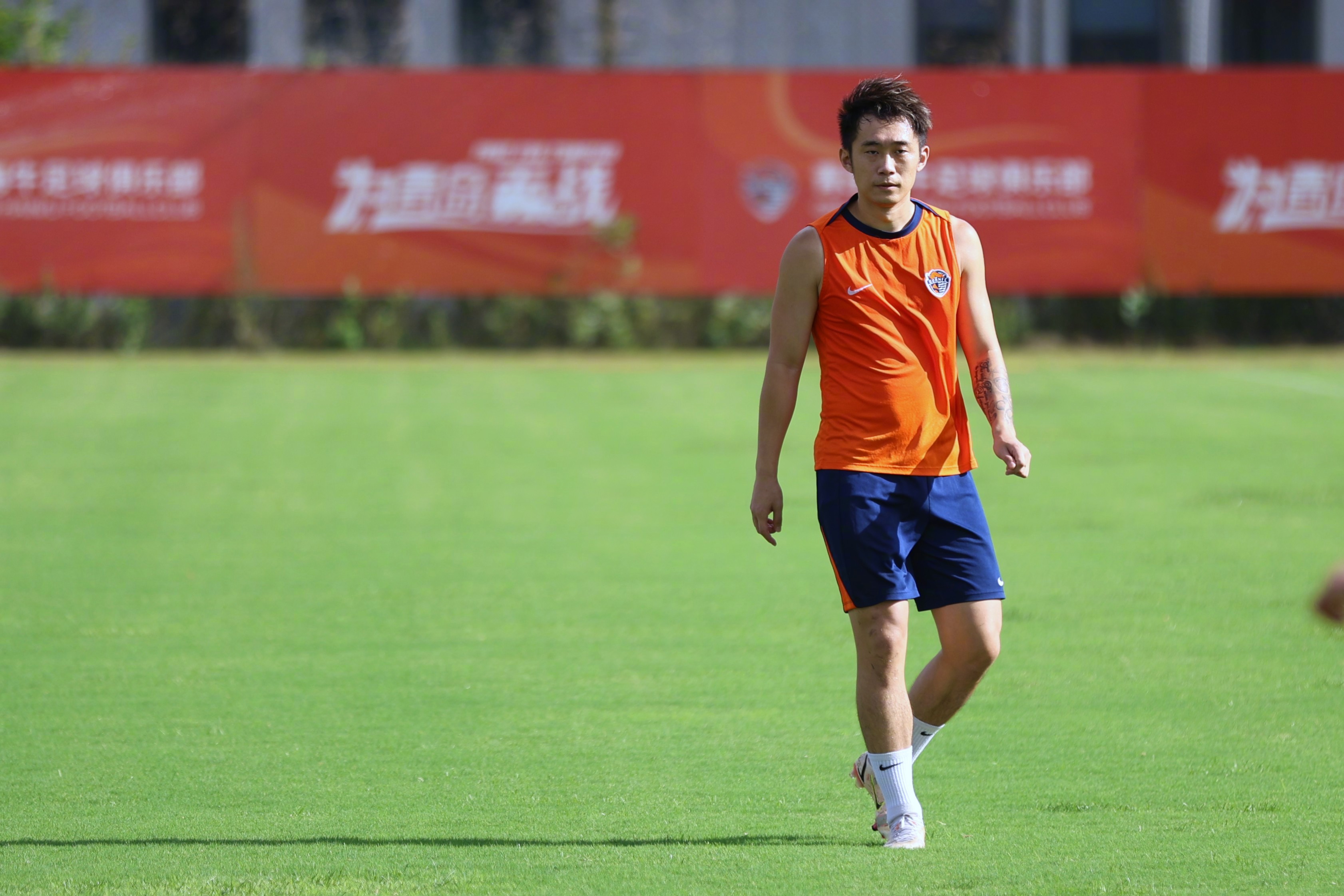 球队全力以赴，球员表现令人瞩目