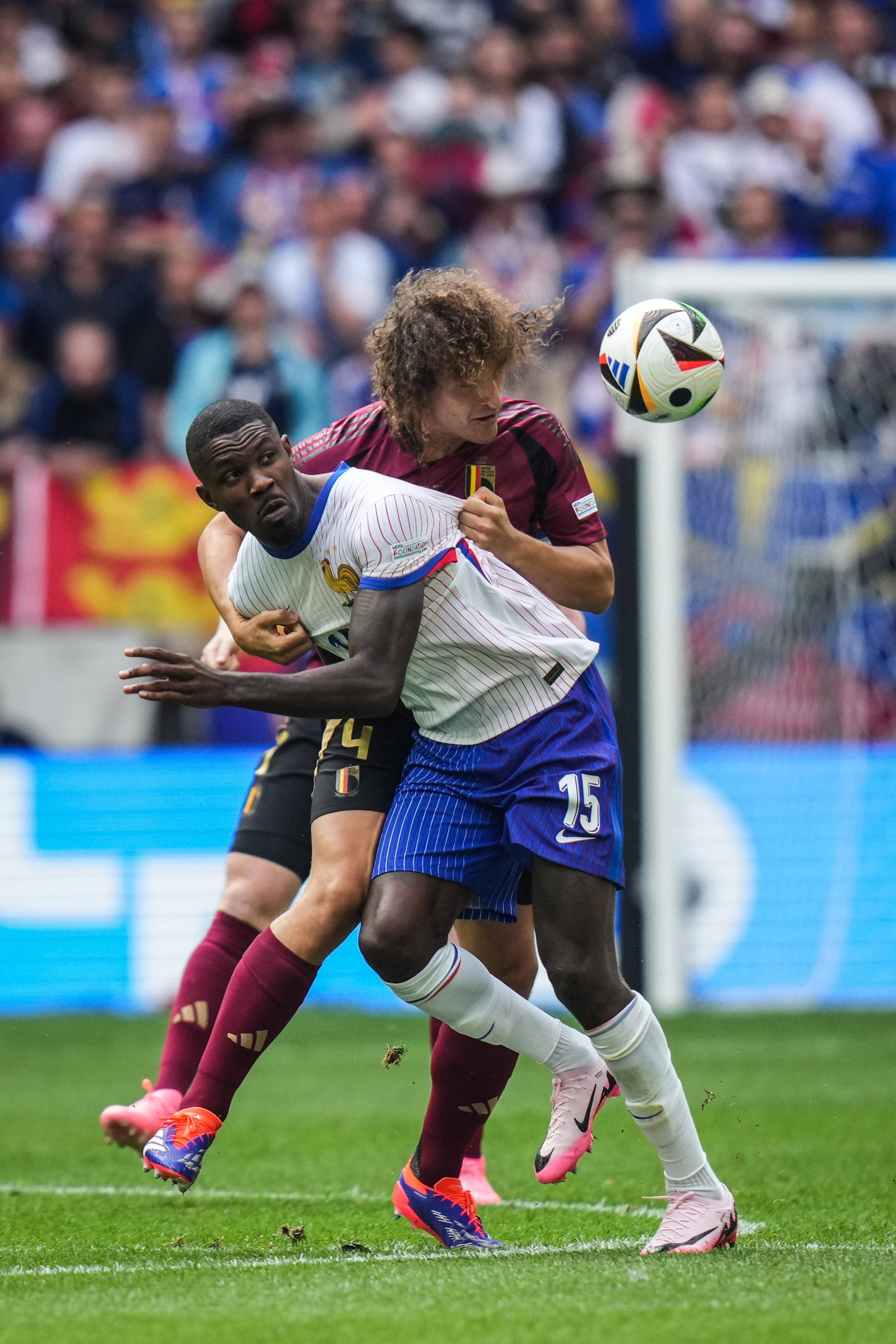 欧洲杯资格赛阶段热门队伍激战难分