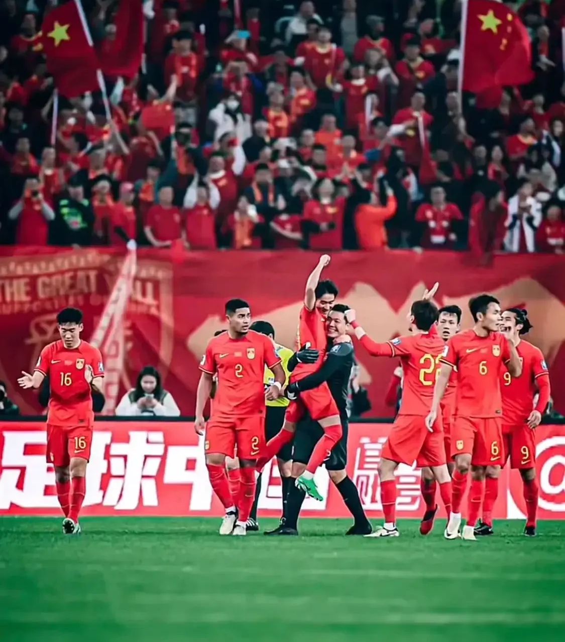 英雄豪迈的足球传奇,尽显风采 英雄豪迈的足球传奇,尽显风采