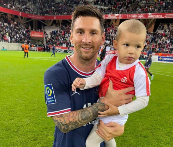 瓦朗西亚球迷热烈助威，球队客场逆转兰斯的简单介绍