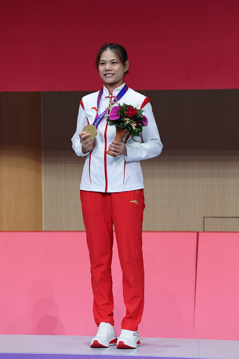 马里选手夺得击剑比赛女子佩剑冠军