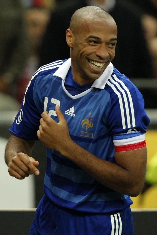 法国队逆转日本队，黄鸭组合点燃赛场