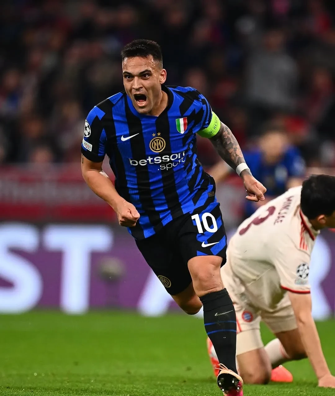 国际米兰绝杀巴萨，奥亚尔萨瓦尔点燃赛场的简单介绍