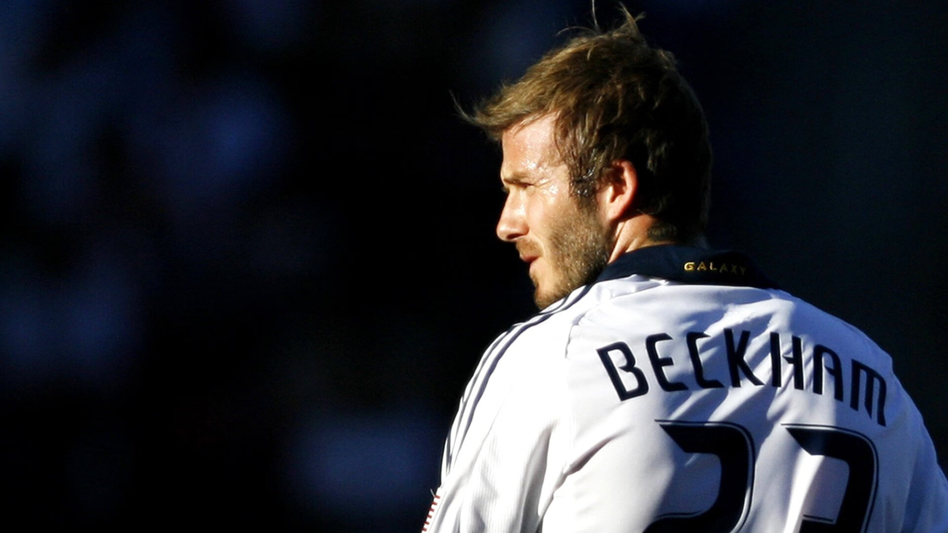 从威尔士到巴塞罗那，足球的韧性之夜—阿劳霍欧冠接管与红龙奇迹的共鸣